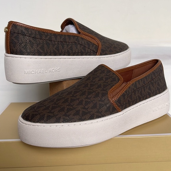 Michael Kors TEDDI SLIP ON
MK SIGNATURE SM
Platforms - Sneakers - Picture 8 of 16